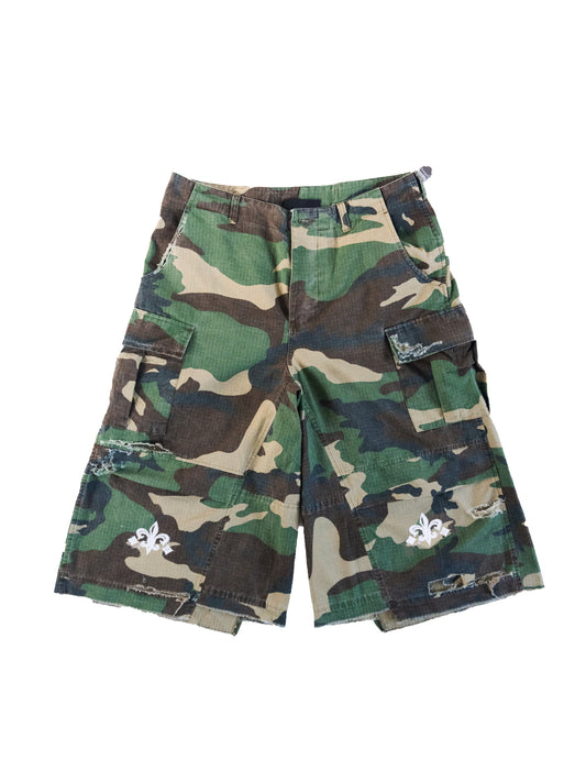 DISTRESSED CAMMO SHORTS